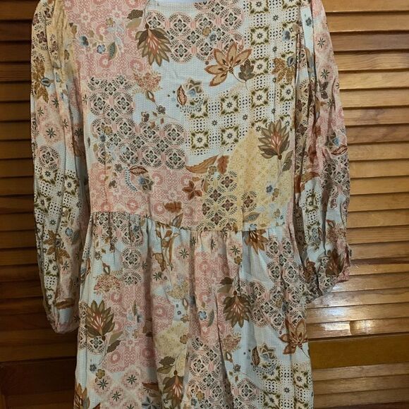 NWOT! Pretty Boho Geometric and Floral design Women’s Tunic top Summer festival - Picture 3 of 7